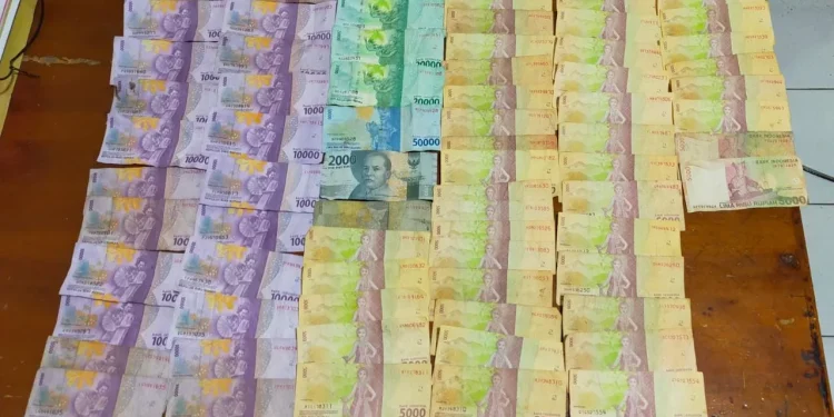 Barang bukti berupa uang sejumlah Rp 579 ribu.
