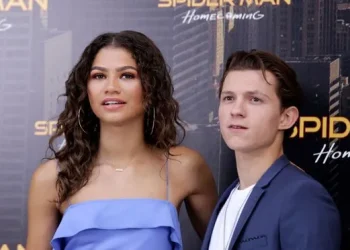 Tom Holland dan Zendaya, dikabarkan akan bertunangan dan membawa hubungan mereka ke jenjang yang lebih serius.