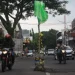 Aspal rusak di jalan Kauman, Kota Malang.