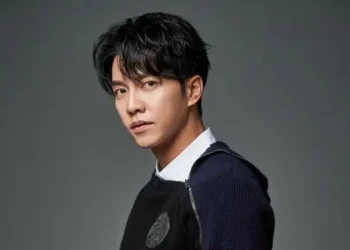 Aktor sekaligus penyanyi Korea Selatan, Lee Seung Gi, mengklaim tidak mendapat bayaran sebagai penyanyi setelah 18 tahun debut oleh mantan agensinya.