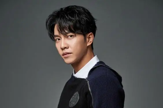 Aktor sekaligus penyanyi Korea Selatan, Lee Seung Gi, mengklaim tidak mendapat bayaran sebagai penyanyi setelah 18 tahun debut oleh mantan agensinya.