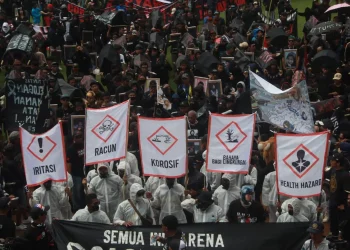 Aksi Aremania dalam Malang Menghitam pada 10 November 2022.