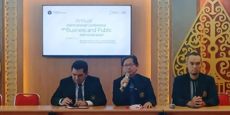 Dekan FIA UB, Prof Andy Fefta Wijaya memberikan pemaparan tentang AICoBAP 2022.