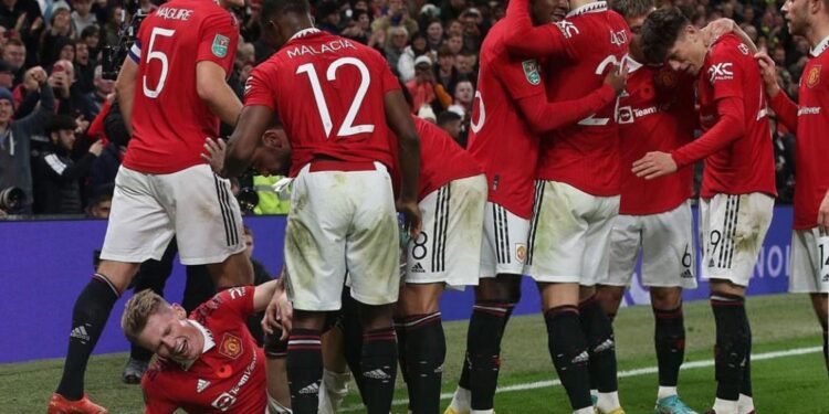 Para pemain Manchester United saat merayakan gol Scott McTominay di menit akhir yang mengunci kemenangan atas Aston Villa.
