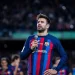 Pique menangis saat menyampaikan pidato perpisahannya di stadion Camp Nou.