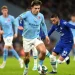 Jack Grealish dan Hakim Ziyech berduel saat laga Manchester City vs Chelsea di ajang Carabao Cup Kamis dini hari (10/11/2022).