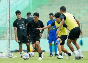 Punggawa Arema FC saat menjalani sesi latihan pasca Tragedi Kanjuruhan.