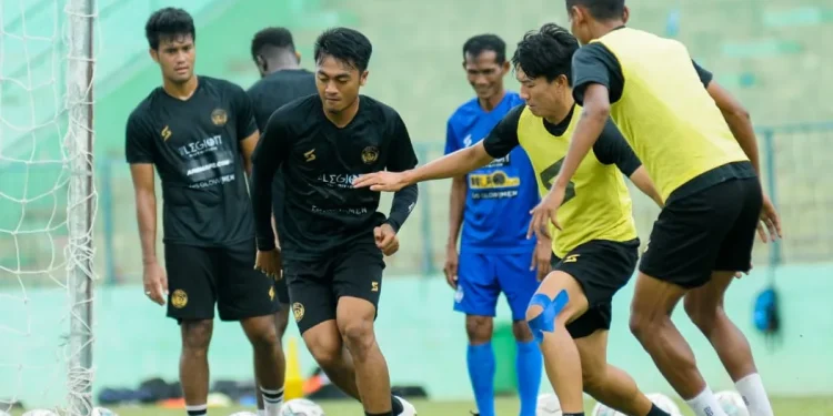 Punggawa Arema FC saat menjalani sesi latihan pasca Tragedi Kanjuruhan.