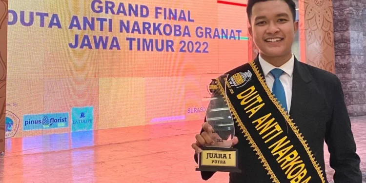 Al Habib Ramadhani, mahasiswa Program Studi (Prodi) Pendididkan Guru Madrasah Ibtidaiyah Fakultas Agama Islam (PGMI FAI) Universitas Islam Malang (Unisma) terpilih sebagai juara 1 Duta Anti Narkoba Granat Jawa Timur 2022.