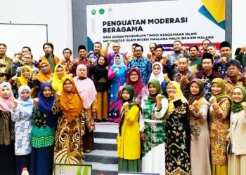 Foto bersama pada pembukaan Penguatan Moderasi Beragama.
