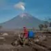 Warga kembali dari mengungsi erupsi gunung Semeru