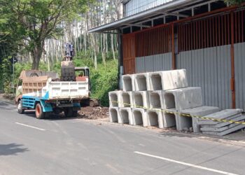 Proses pengerjaan drainase di 6 titik jalan Kota Batu, Jawa Timur mulai digarap.