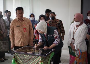 Wali Kota Batu Dewanti Rumpoko meresmikan Gedung SMPN 2 Kota Batu, Jumat (23/12/2022).
