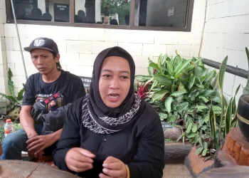 Cholifatul Nur, ibu dari korban Tragedi Kanjuruhan.