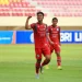 Pemain Arema FC, Risky Dwi melakukan selebrasi usai mencetak gol.