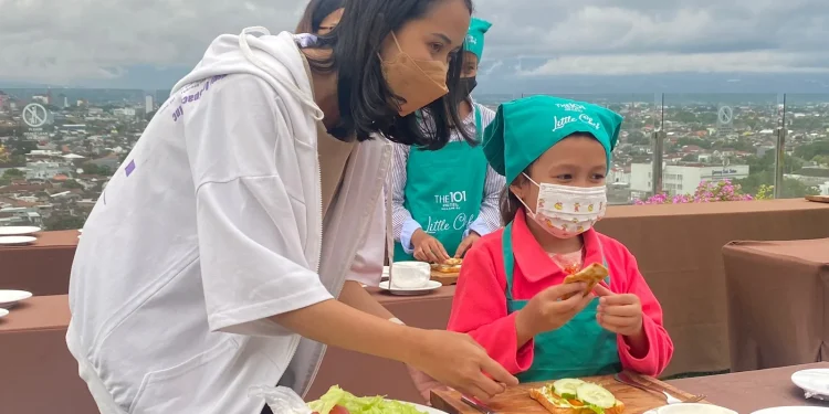 Acara Cooking With Mom oleh Hotel THE 1O1 Malang OJ.
