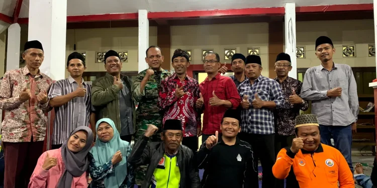 Acara ngopi bareng perangkat Desa Pucangsongo, Kecamatan Pakis, Kabupaten Malang bersama dan mahasiswa UIN Malang.