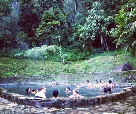 Kolam Pemandian Air Hangat Cangar Batu.