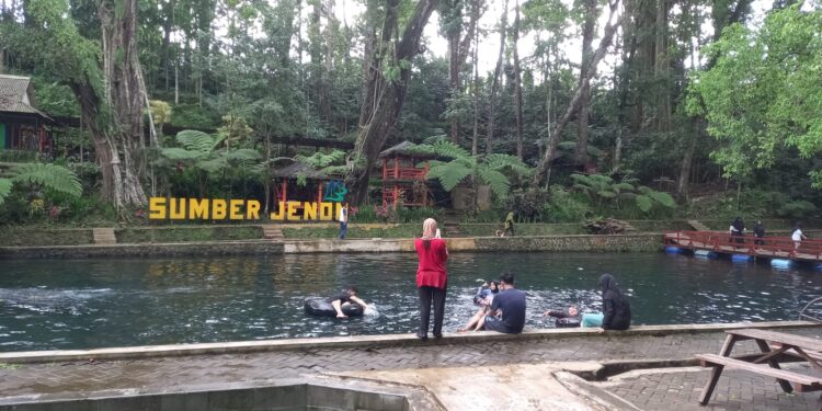 Wisata Sumber Jenon di Desa Gunungronggo, Kecamatan Tajinan, Kabupaten Malang.