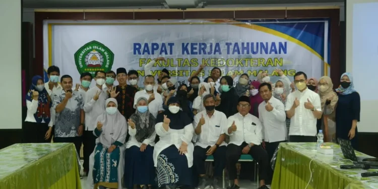Rapat kerja FK UNISMA.
