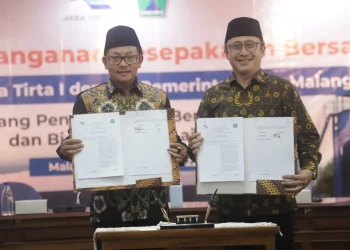 Wali Kota Malang, Sutiaji, dalam penandatanganan kesepakatan bersama dengan Perum Jasa Tirta I untuk membangun WTP.