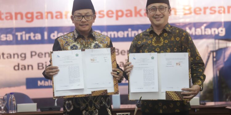 Wali Kota Malang, Sutiaji, dalam penandatanganan kesepakatan bersama dengan Perum Jasa Tirta I untuk membangun WTP.