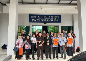 Tim peneliti UIN Maliki Malang saat berada di Universiti Kuala Lumpur.
