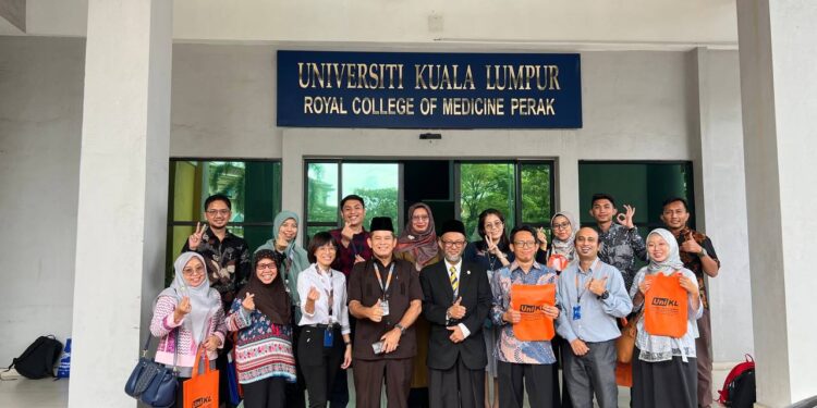 Tim peneliti UIN Maliki Malang saat berada di Universiti Kuala Lumpur.