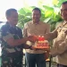 Danramil 0818/28 Karangploso Kapten Chb Kacung saat menerima kejutan ulang tahun dari perumahan Srimaya.