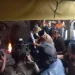 Bupati Malang, Sanusi (memegang palu) turut menempa keris Garuda Nuswantara.