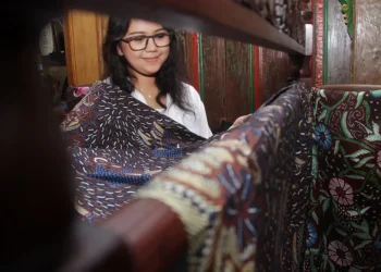Anjani Owner Kampung Wisata Batik Tulis desa Sejahtra Astra dan Anjanie Batik Galeri.