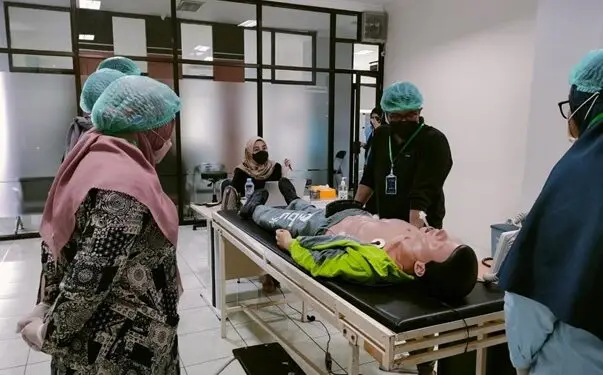 Acara pelatihan kegawatdaruratan bagi dokter umum oleh IKA FK UNISMA