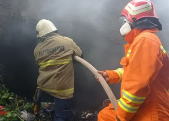 Bakar kasur, gudang terbakar
