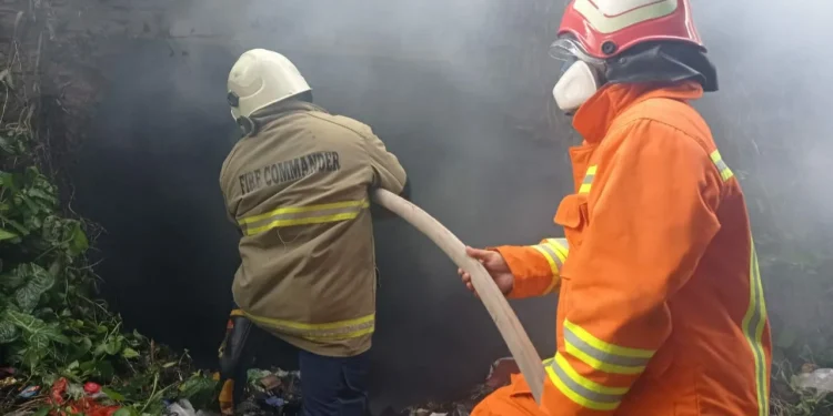 Bakar kasur, gudang terbakar