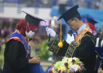 Rektor Polinema kukuhkan wisudawan