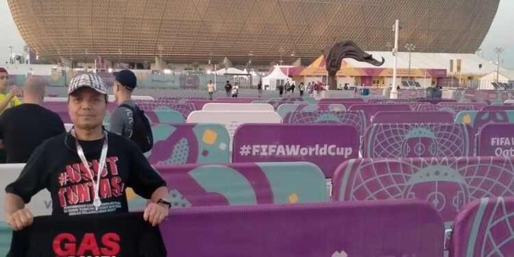 Kisah Aremania bentangkan spanduk di Piala Dunia Qatar 2022