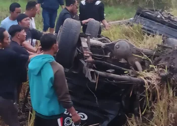 Kereta api tabrak mobil pickup