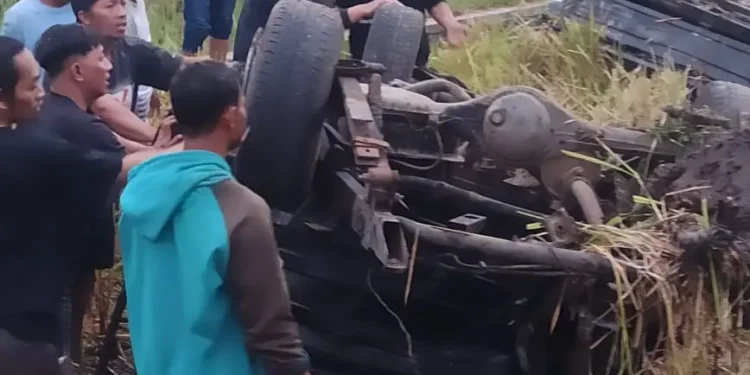 Kereta api tabrak mobil pickup