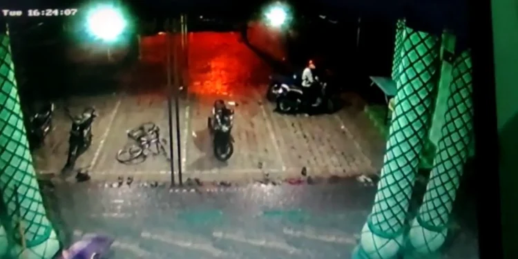 kecolongan motor di masjid