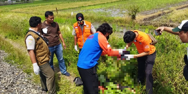 Tewas ditabrak KA Penataran