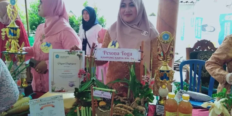 Lomba Merangkai sayur dan toga Ibu PKK Desa Bedali Kecamatan Lawang