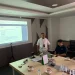 Kepala BPJS Ketenagakerjaan Malang Widodo (kemeja putih) saat menyampaikan sosialisasi di kantornya, Selasa (6/11/2022).