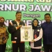 Kepala Pegadaian Kantor Wilayah (Kanwil) 12 Jawa Timur, Mulyono Rekso, saat memberikan apresiasi kepada pelaku Ojek Online Perempuan Jawa Timur.