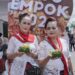Keseruan sejumlah pengunjung menikmati sajian sego empok terbaik di Festival Sego Empok 2022 di Balai Kota Among Tani Kota Batu, Kamis (1/12/2022).