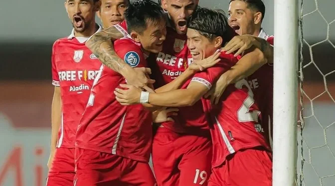 Punggawa Persis Solo merayakan gol dalam lanjutan BRI Liga 1.