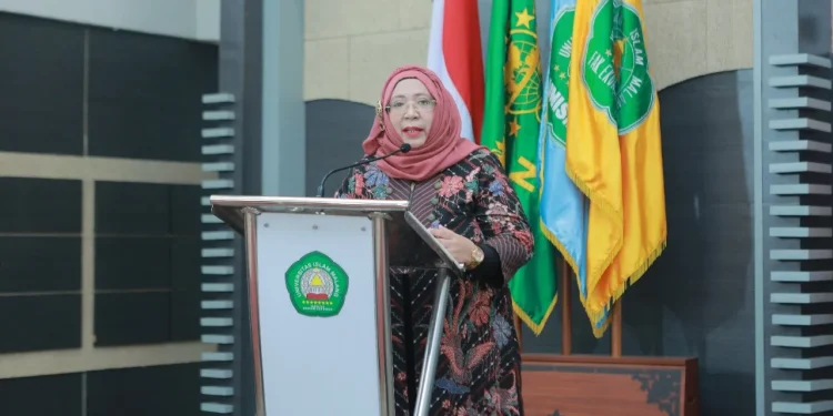 Nur Diana SE MSi, Dekan FEB Unisma, saat memberikan sambutan.