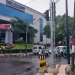 Tampak tiang traffic light di Simpang Empat Kelud atau Jalan Arjuno Kota Malang berdiri tepat di tengah trotoar jalan. Kontan, fenomena ini kembali menjadi sorotan warganet.