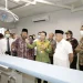 Bupati Malang, Sanusi (kemeja putih) saat meninjau fasilitas Unit Pelayanan Instalasi Dialisis di RSUD Kanjuruhan.