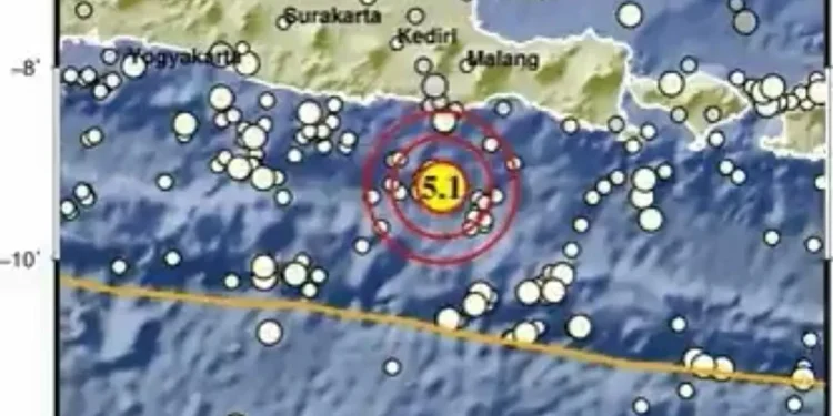 Lokasi pusat gempa yang mengguncang selatan Jawa dan Bali.
