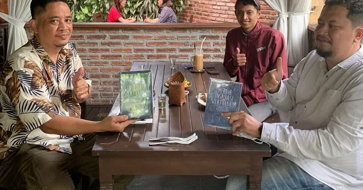 Yusuf Hermana (kiri), Ketua DPC Hiswana Migas Malang, bersama Irham Thoriq (kanan) CEO Tugu Media Group, Irham Thoriq.